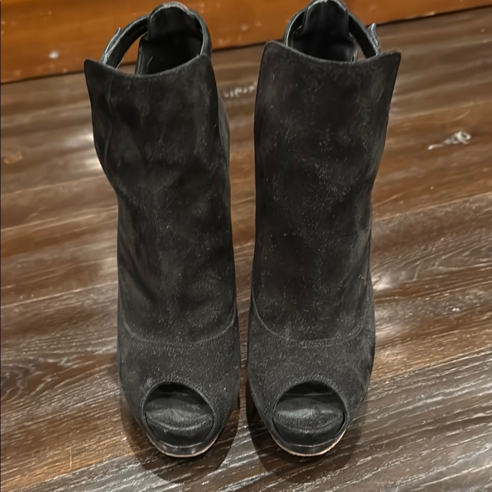 Fendi Black Heeled Boots with Modern Silhouette